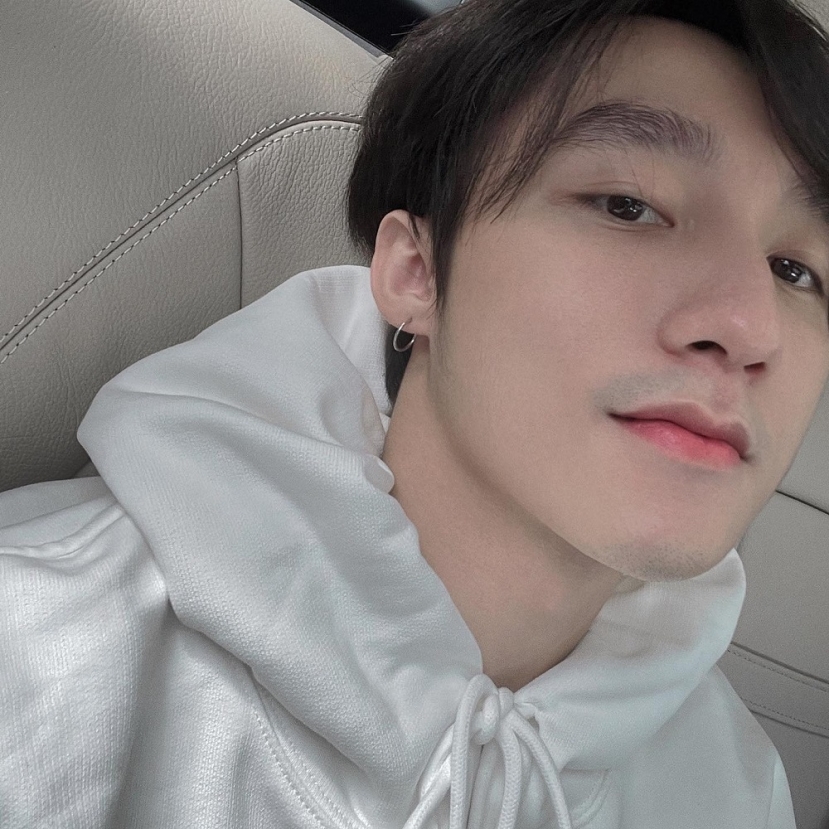 Sơn Tùng thản nhiên trước mọi ồn ào (ảnh FBNV) Sơn Tùng thản nhiên trước mọi ồn ào (ảnh FBNV)