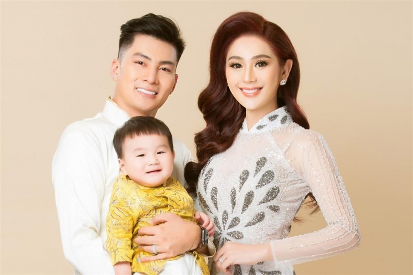 Lộ dấu hiệu cho thấy hôn nhân giữa Lâm Khánh Chi và chồng trẻ 'đứng bên bờ vực thẳm' - Ảnh 1 Lộ dấu hiệu cho thấy hôn nhân giữa Lâm Khánh Chi và chồng trẻ 'đứng bên bờ vực thẳm' - Ảnh 1