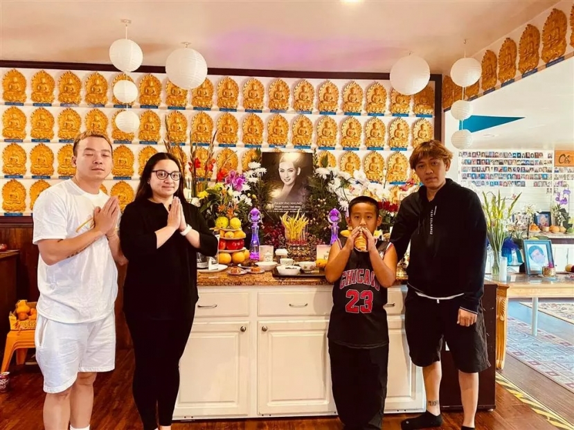 Quản lý Phi Nhung luôn bên cạnh Wendy Phạm trong suốt tang tễ Phi Nhung (Ảnh FBNV) Quản lý Phi Nhung luôn bên cạnh Wendy Phạm trong suốt tang tễ Phi Nhung (Ảnh FBNV)