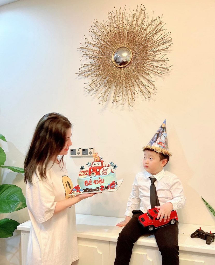 Việt Anh - Hương Trần lưu lại những khoảnh khắc trong ngày sinh nhật tròn 5 tuổi của con trai Việt Anh - Hương Trần lưu lại những khoảnh khắc trong ngày sinh nhật tròn 5 tuổi của con trai