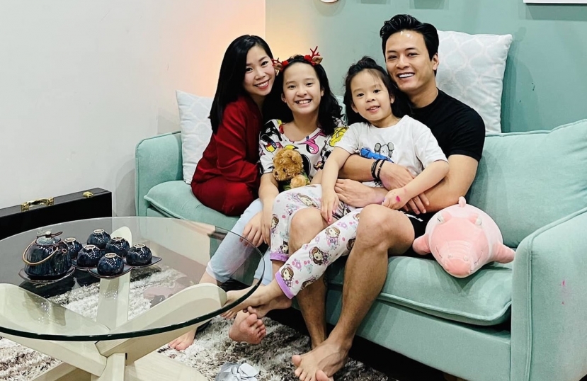 Thay vì ép buộc con, Hồng Đăng mong muốn các con tự trưởng thành. Bí quyết dạy con trên của anh đã nhận được nhiều lời khen ngợi. Thay vì ép buộc con, Hồng Đăng mong muốn các con tự trưởng thành. Bí quyết dạy con trên của anh đã nhận được nhiều lời khen ngợi.