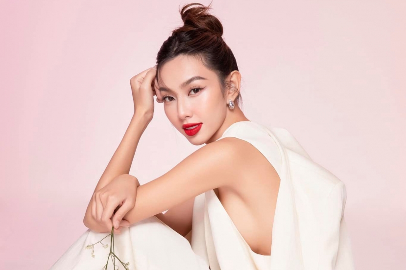 Trở về Việt Nam sau đăng quang Miss Grand International 2021, Thuỳ Tiên rất bận rộn chạy show, đi từ thiện. Có lẽ vì vậy, nàng hậu không có thời gian để tập luyện, trùng tu nhan sắc? (Ảnh: FBNV) Trở về Việt Nam sau đăng quang Miss Grand International 2021, Thuỳ Tiên rất bận rộn chạy show, đi từ thiện. Có lẽ vì vậy, nàng hậu không có thời gian để tập luyện, trùng tu nhan sắc? (Ảnh: FBNV)
