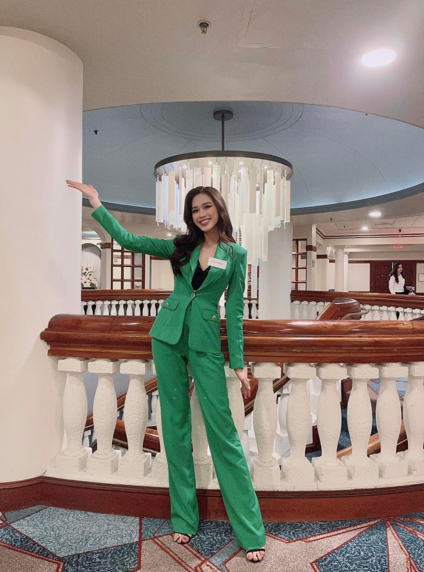 Vừa tự tin sẽ lọt top 12 Miss World 2021, Đỗ Hà gặp lỗi nghiêm trọng khi diện đồ trong buổi phỏng vấn kín với BGK - Ảnh 1 Vừa tự tin sẽ lọt top 12 Miss World 2021, Đỗ Hà gặp lỗi nghiêm trọng khi diện đồ trong buổi phỏng vấn kín với BGK - Ảnh 1