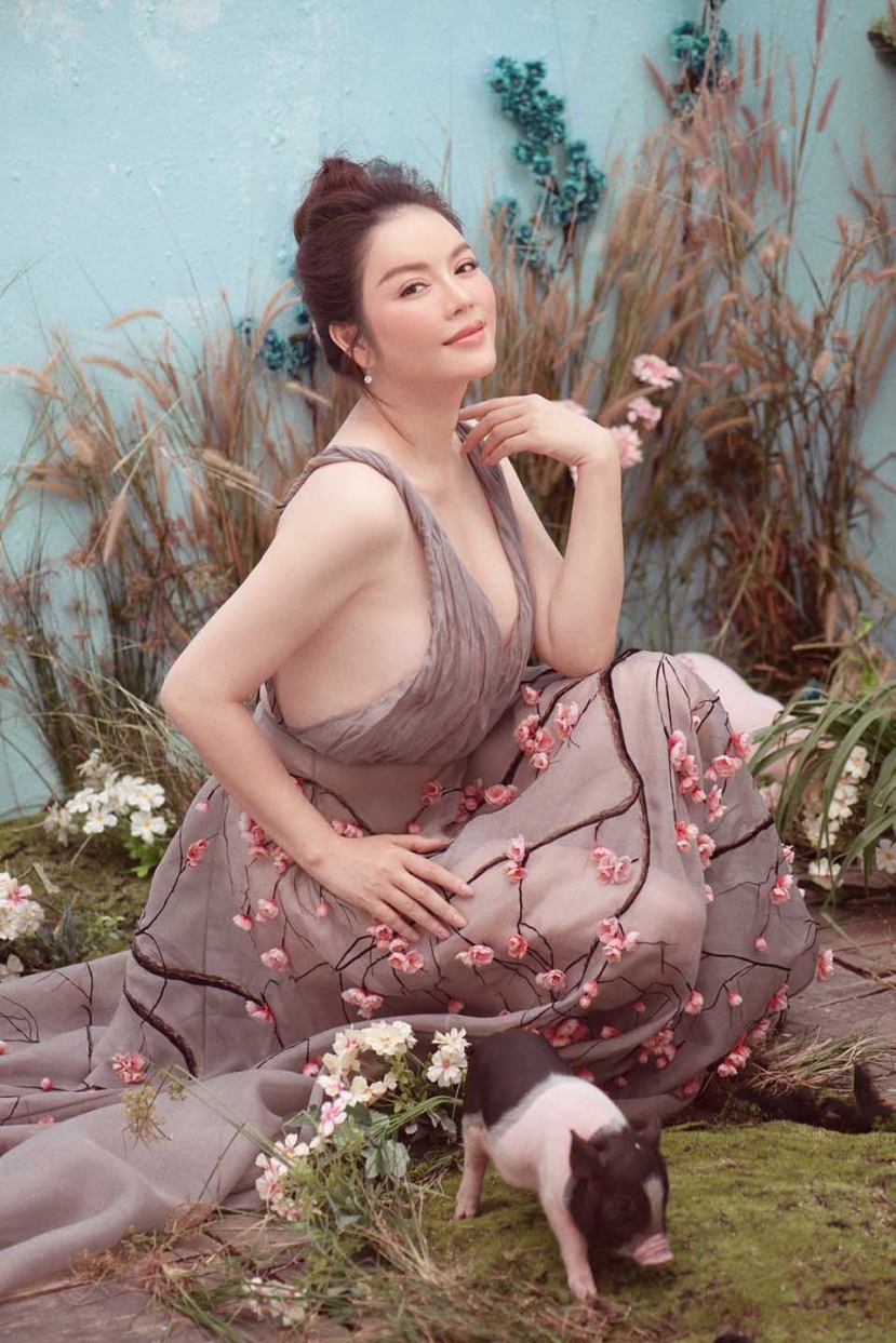 Lý Nhã Kỳ được biết đến là 1 sao nữ giàu có, đình đám nhưng đang độc thân ở tuổi 40 (Ảnh: Internet) Lý Nhã Kỳ được biết đến là 1 sao nữ giàu có, đình đám nhưng đang độc thân ở tuổi 40 (Ảnh: Internet)