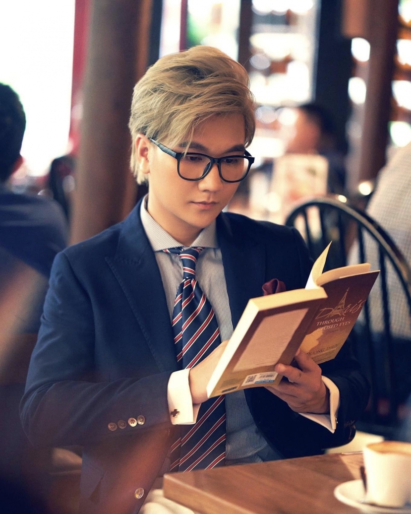 'Đến giờ, xin phép khán giả, chúng tôi hoàn thành sứ mệnh nhỏ bé của mình, ăn trưa cùng quý vị suốt những năm qua', MC Công Tố nghẹn ngào nói lời chia tay chương trình (Ảnh: Internet) 'Đến giờ, xin phép khán giả, chúng tôi hoàn thành sứ mệnh nhỏ bé của mình, ăn trưa cùng quý vị suốt những năm qua', MC Công Tố nghẹn ngào nói lời chia tay chương trình (Ảnh: Internet)