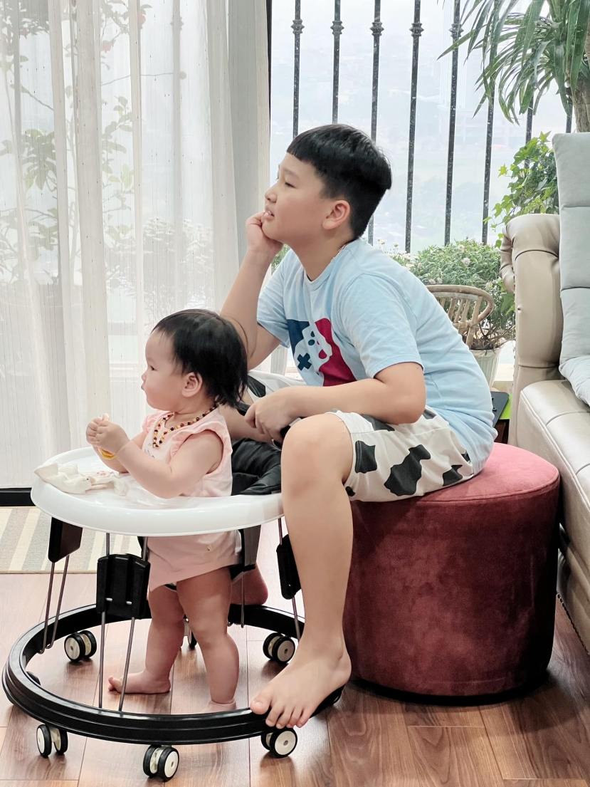 2 con của diễn viên Bảo Thanh. 2 con của diễn viên Bảo Thanh.