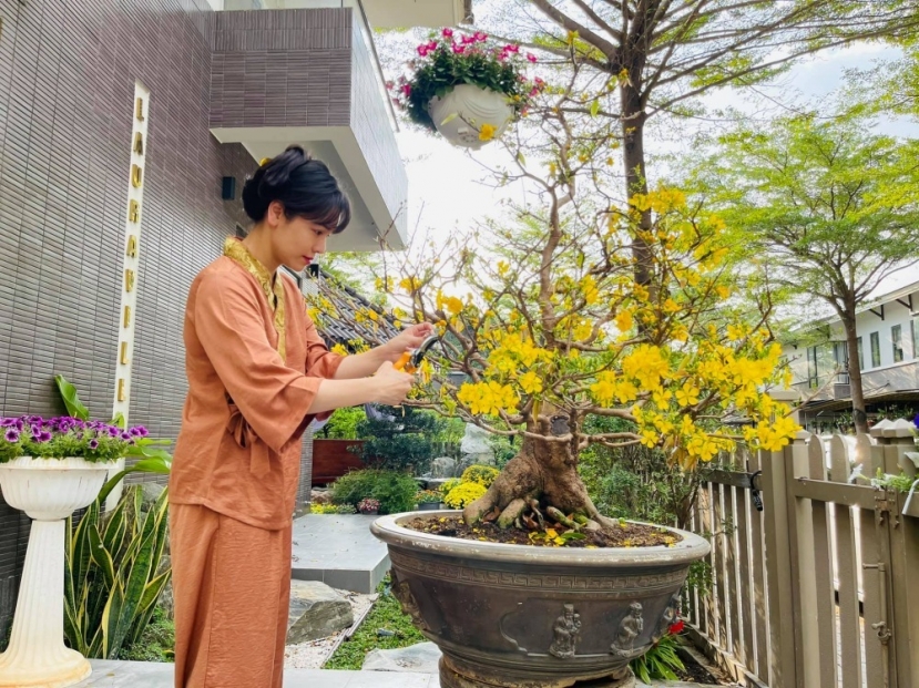 Ca sĩ Nhật Kim Anh ngoài công việc kinh doanh, cô cũng dành nhiều thời gian cho việc vun vén căn biệt thự của mình (Ảnh: Internet) Ca sĩ Nhật Kim Anh ngoài công việc kinh doanh, cô cũng dành nhiều thời gian cho việc vun vén căn biệt thự của mình (Ảnh: Internet)