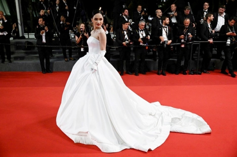 Hương Giang sải bước trên thảm đỏ Liên hoan phim Cannes (Ảnh: Internet) Hương Giang sải bước trên thảm đỏ Liên hoan phim Cannes (Ảnh: Internet)