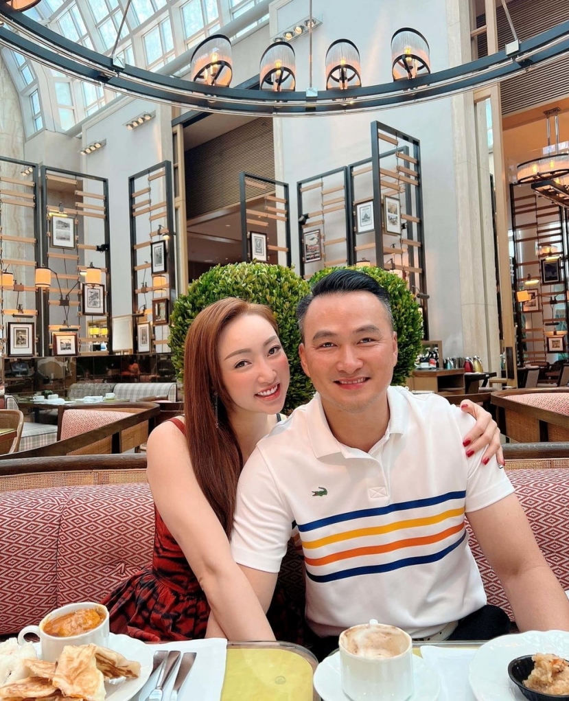 Vợ chồng Chi Bảo - Lý Thùy Chang đang có chuyến du lịch ở Singapore (Ảnh: Internet) Vợ chồng Chi Bảo - Lý Thùy Chang đang có chuyến du lịch ở Singapore (Ảnh: Internet)