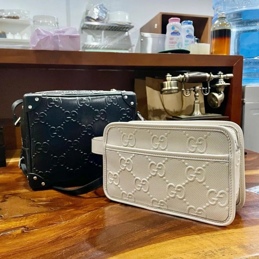 Chiếc túi hiệu Gucci của hai vợ chồng Chiếc túi hiệu Gucci của hai vợ chồng
