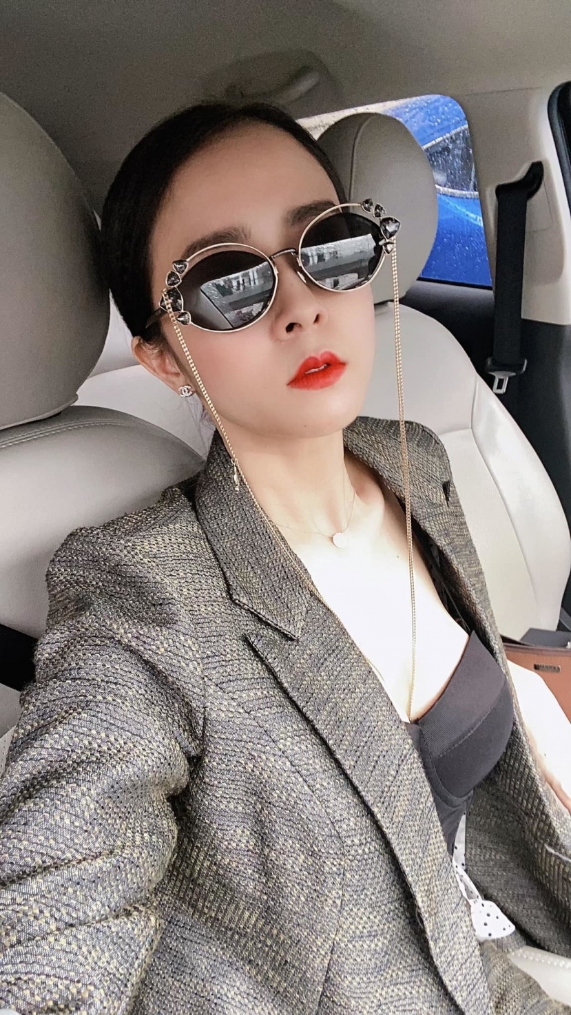 Thùy Dương với phong cách thời trang thời thượng ngoài đời. Ảnh: FBNV Thùy Dương với phong cách thời trang thời thượng ngoài đời. Ảnh: FBNV