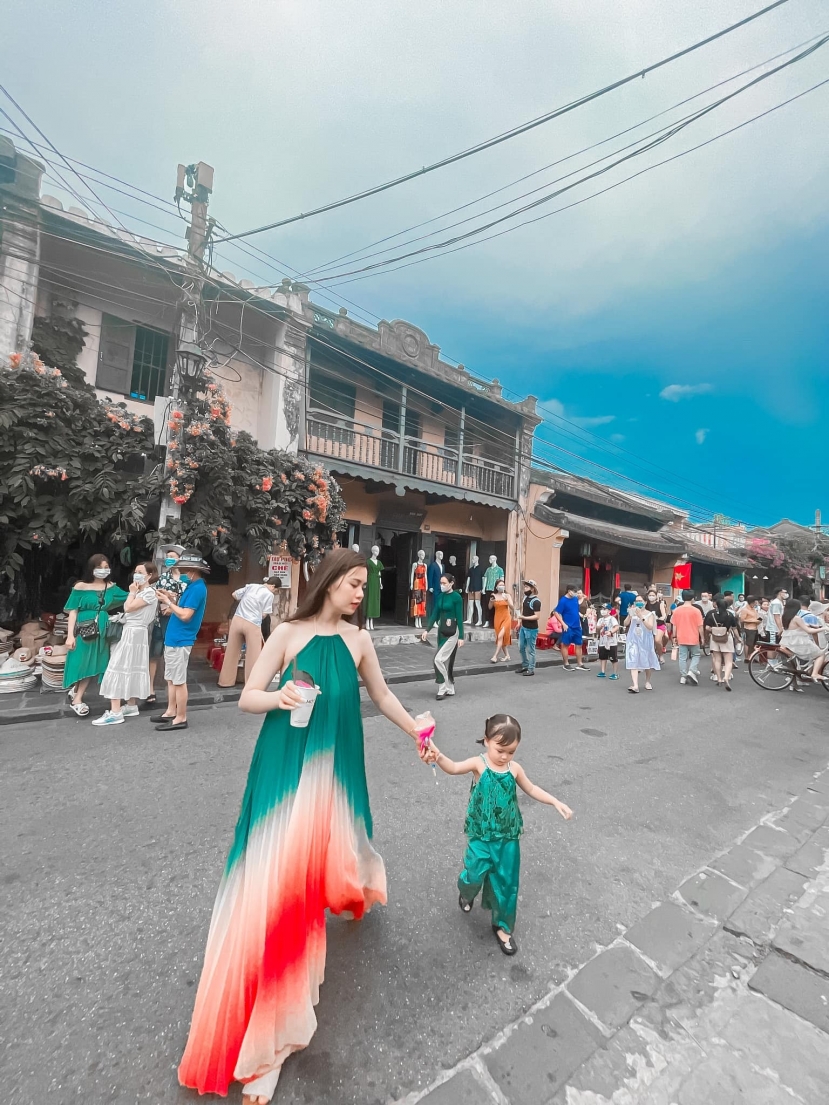 Ngỡ ngàng với diện xinh đẹp ngút trời của bà xã Quế Ngọc Hải dù đã qua 1 lần sinh nở - Ảnh 6 Ngỡ ngàng với diện xinh đẹp ngút trời của bà xã Quế Ngọc Hải dù đã qua 1 lần sinh nở - Ảnh 6