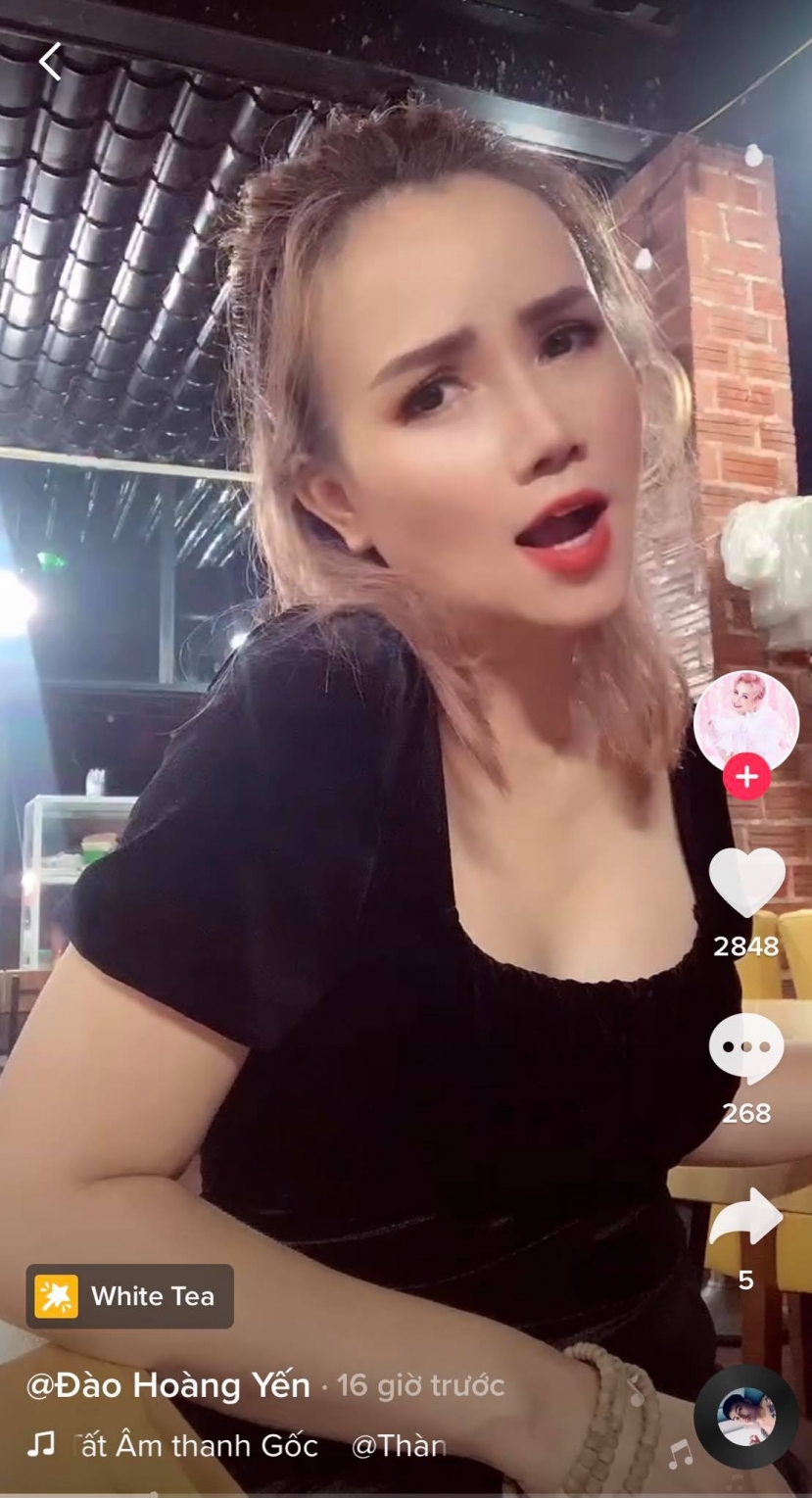 Đào Hoàng Yến ngay sau sự việc còn đăng tải video hát nhép trên MXH. Ảnh: Tiktok Đào Hoàng Yến ngay sau sự việc còn đăng tải video hát nhép trên MXH. Ảnh: Tiktok