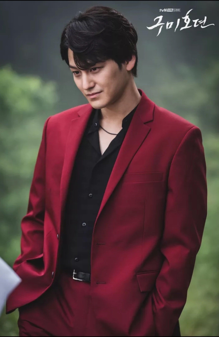 8 tài tử Kbiz vẫn điển trai dù hóa 'ác nhân' trên màn ảnh: Hyun Bin, Lee Jong Suk có mặt! - Ảnh 14 8 tài tử Kbiz vẫn điển trai dù hóa 'ác nhân' trên màn ảnh: Hyun Bin, Lee Jong Suk có mặt! - Ảnh 14