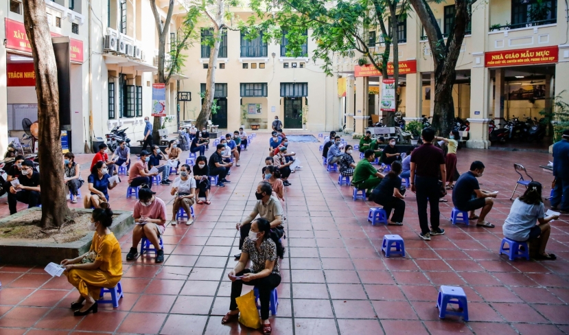 Người dân chờ lấy mẫu xét nghiệm trên địa bàn TP Hà Nội. Ảnh: Internet Người dân chờ lấy mẫu xét nghiệm trên địa bàn TP Hà Nội. Ảnh: Internet