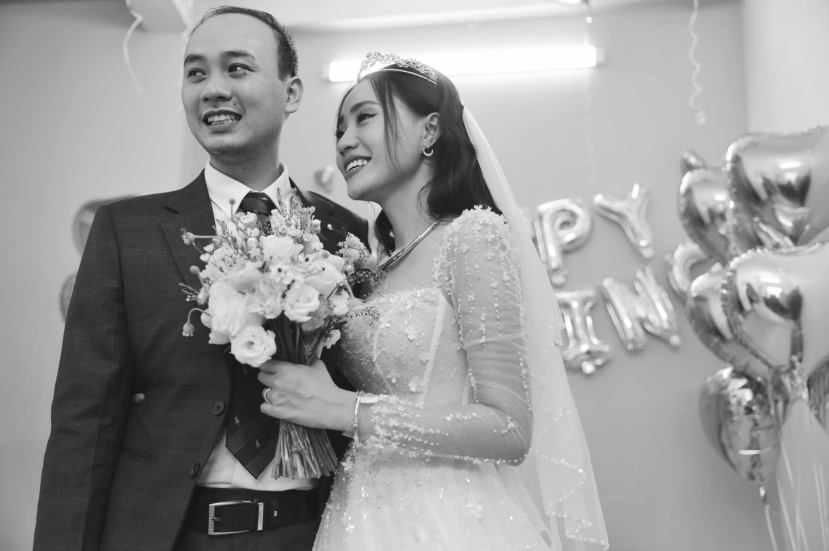 MC thời tiết Xuân Anh lần đầu công khai dung mạo ông xã, thừa nhận thiệt thòi khi lấy chồng 'đại gia' - Ảnh 1 MC thời tiết Xuân Anh lần đầu công khai dung mạo ông xã, thừa nhận thiệt thòi khi lấy chồng 'đại gia' - Ảnh 1