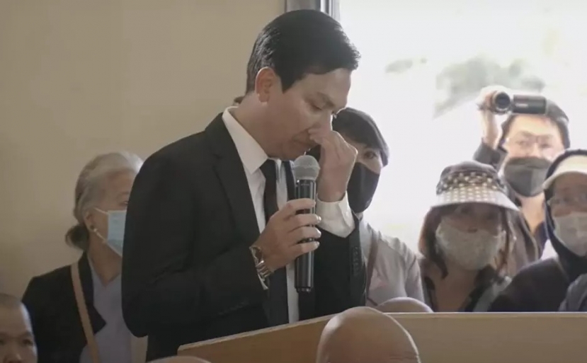 Mạnh Quỳnh không giấu nổi những giọt nước mắt. Ảnh: Chụp màn hình Mạnh Quỳnh không giấu nổi những giọt nước mắt. Ảnh: Chụp màn hình