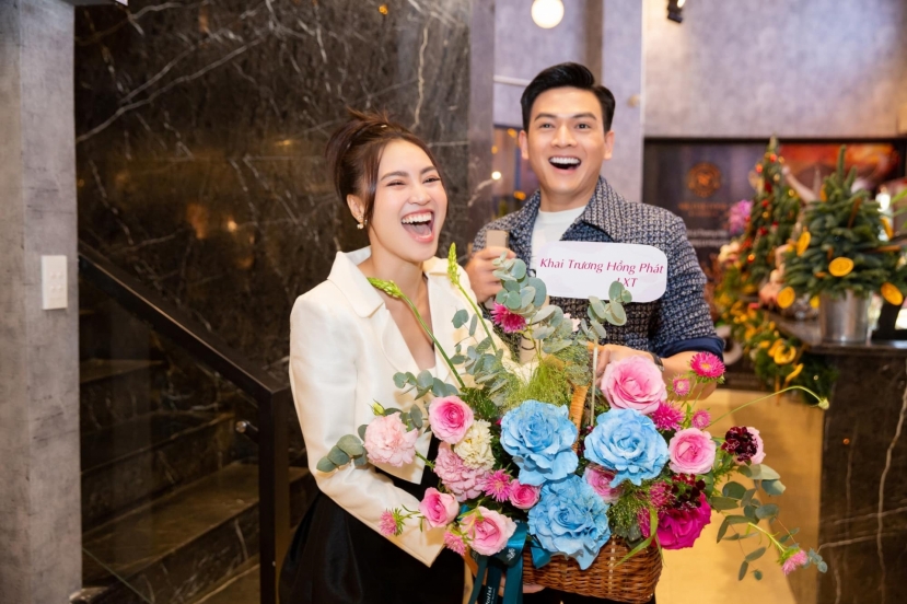 Lê Xuân Tiền liên tục có những chia sẻ ủng hộ và chúc mừng hoạt động kinh doanh của đàn chị. Ảnh: FBNV Lê Xuân Tiền liên tục có những chia sẻ ủng hộ và chúc mừng hoạt động kinh doanh của đàn chị. Ảnh: FBNV