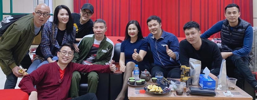 Công Lý hội ngộ các đồng nghiệp trong ngày đầu trở lại làm việc. Ảnh: FBNV Công Lý hội ngộ các đồng nghiệp trong ngày đầu trở lại làm việc. Ảnh: FBNV