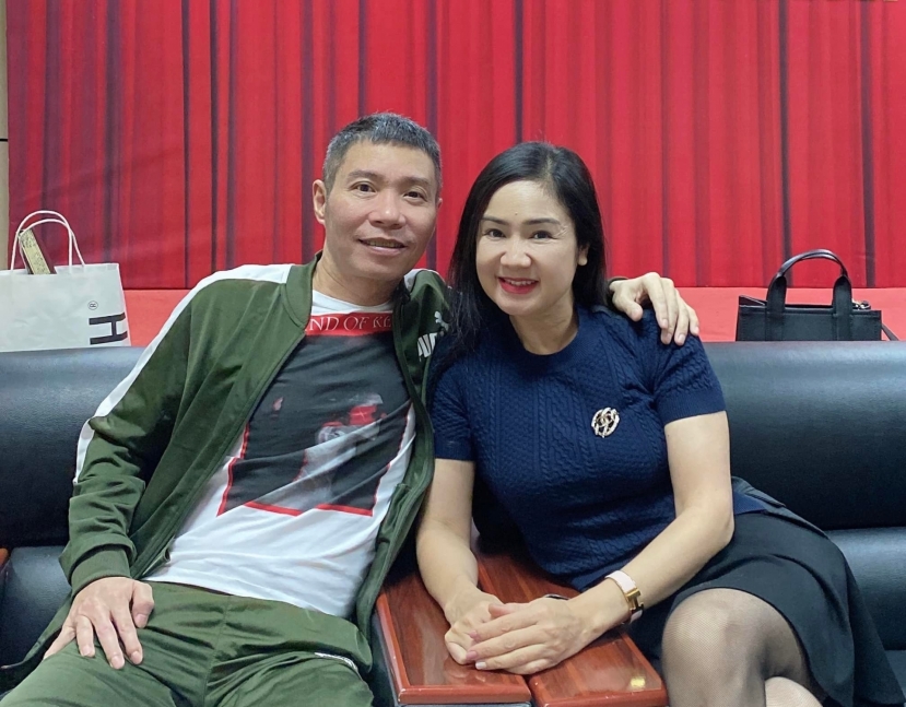NS Công Lý thần sắc tươi tắn, rạng ngời hiện diện bên người đồng nghiệp. Ảnh: FBNV NS Công Lý thần sắc tươi tắn, rạng ngời hiện diện bên người đồng nghiệp. Ảnh: FBNV