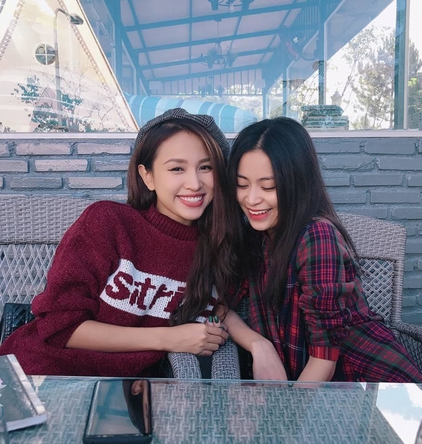 Hoàng Thùy Linh và Vân Hugo hội ngộ. Ảnh: fBNV Hoàng Thùy Linh và Vân Hugo hội ngộ. Ảnh: fBNV