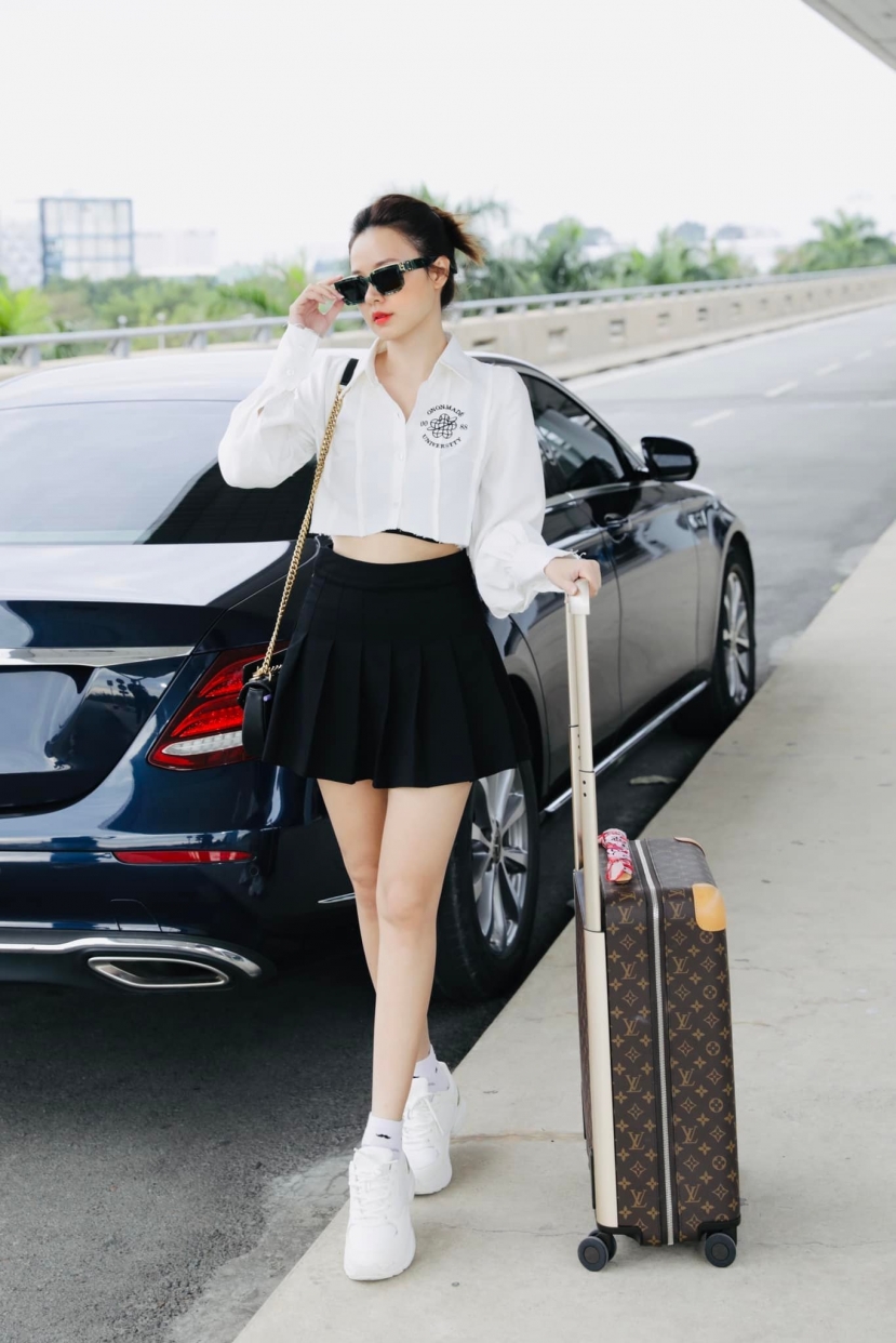 Midu sang chảnh trong chuyến công tác mới đây. Ảnh: FBNV Midu sang chảnh trong chuyến công tác mới đây. Ảnh: FBNV