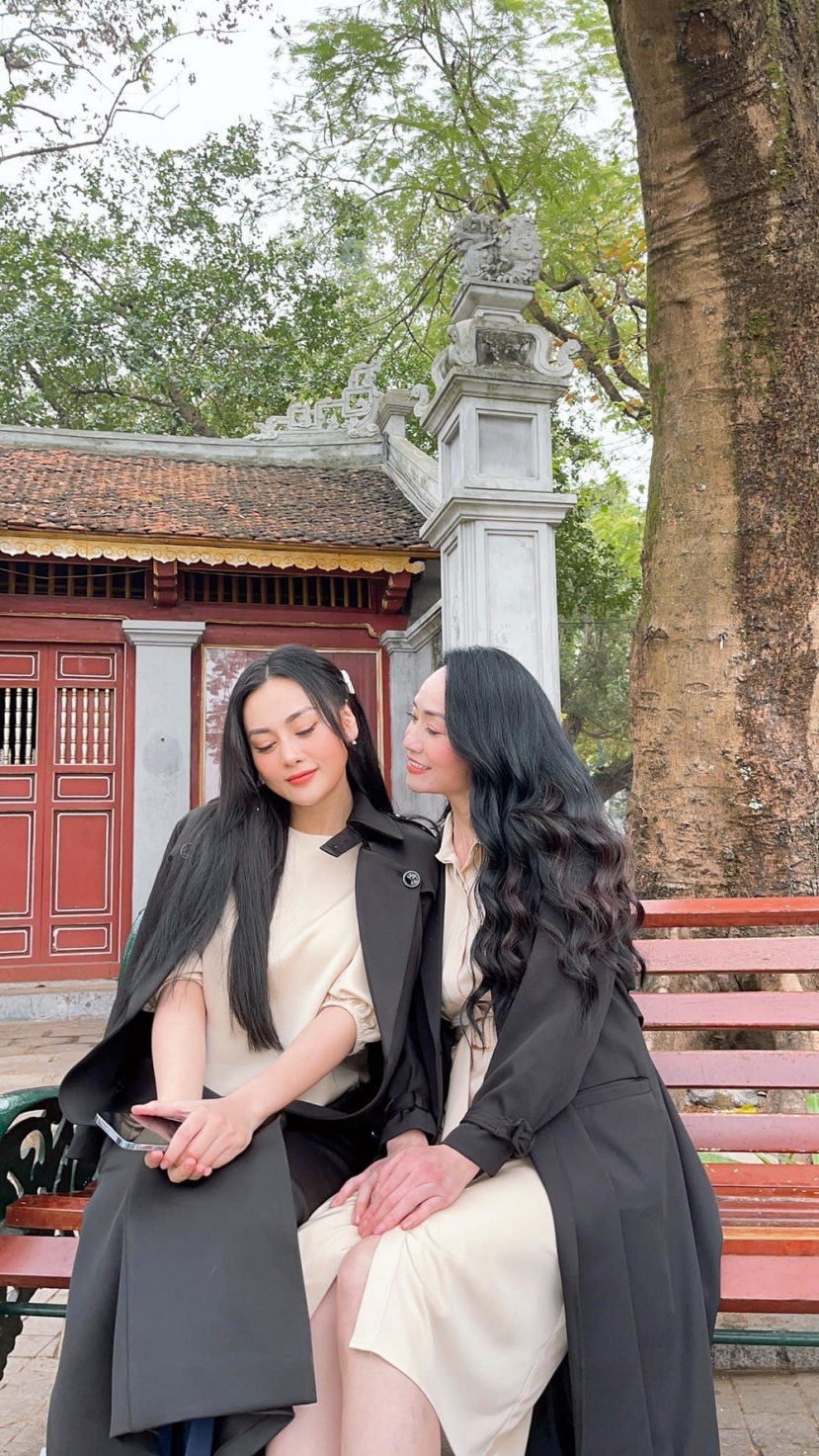 Quách Thu Phương và Phương Oanh đọ sắc. Ảnh: FBNV Quách Thu Phương và Phương Oanh đọ sắc. Ảnh: FBNV