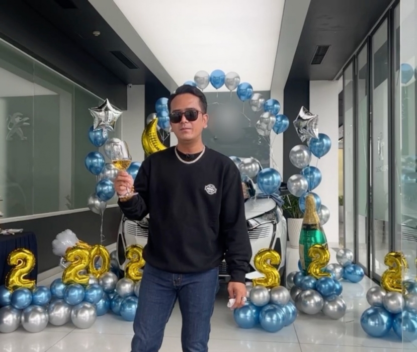 Bỏ lại quá khứ nghèo khó sau lưng, sao 'Đất Phương Nam' tiếp tục chơi lớn sau khi 'đổi đời' Bỏ lại quá khứ nghèo khó sau lưng, sao 'Đất Phương Nam' tiếp tục chơi lớn sau khi 'đổi đời'
