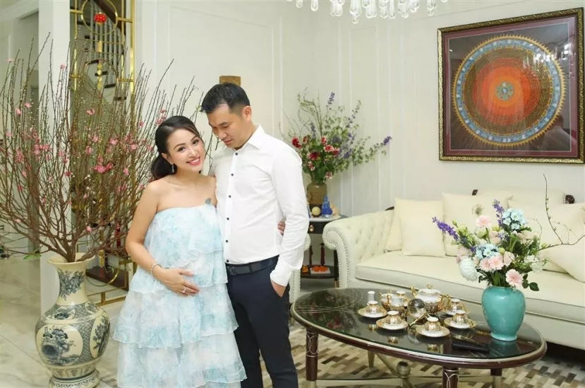 Cặp đôi chuẩn bị chào đón thiên thần nhỏ. Ảnh: FBNV Cặp đôi chuẩn bị chào đón thiên thần nhỏ. Ảnh: FBNV