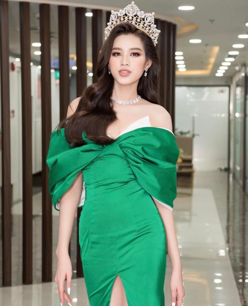 Hoàn thành sứ mệnh tại Miss World 2021, nhan sắc Đỗ Thị Hà gây chú ý trong ngày trở về quê hương - Ảnh 3 Hoàn thành sứ mệnh tại Miss World 2021, nhan sắc Đỗ Thị Hà gây chú ý trong ngày trở về quê hương - Ảnh 3