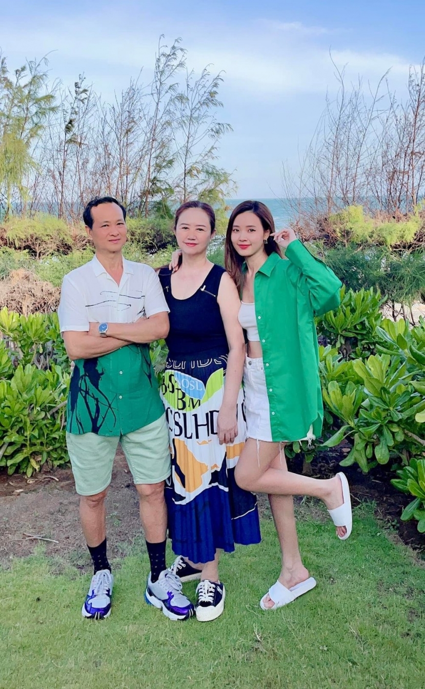 Midu khoe loạt ảnh hiếm, vô tình để lộ bí mật không hề tầm thường của gia đình - Ảnh 2 Midu khoe loạt ảnh hiếm, vô tình để lộ bí mật không hề tầm thường của gia đình - Ảnh 2