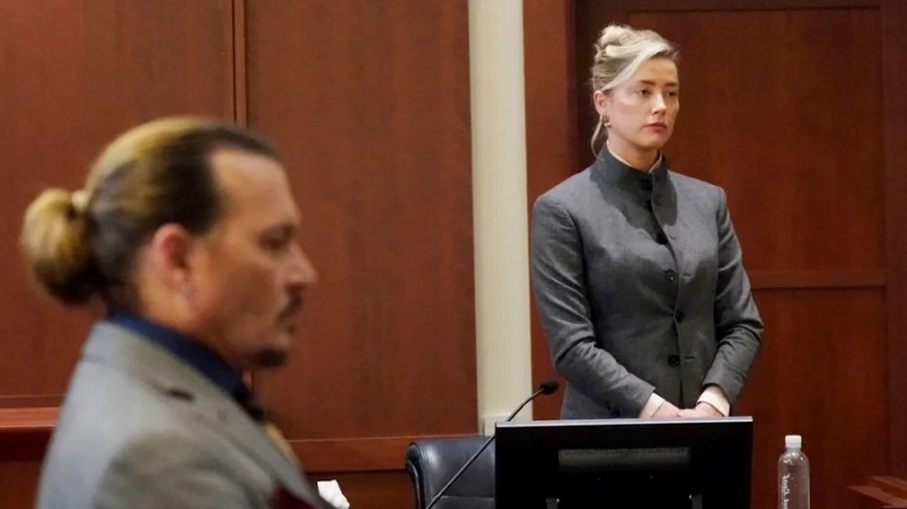 Johnny Depp và Amber Heard tại phiên tòa chất vấn. Ảnh: Internet Johnny Depp và Amber Heard tại phiên tòa chất vấn. Ảnh: Internet