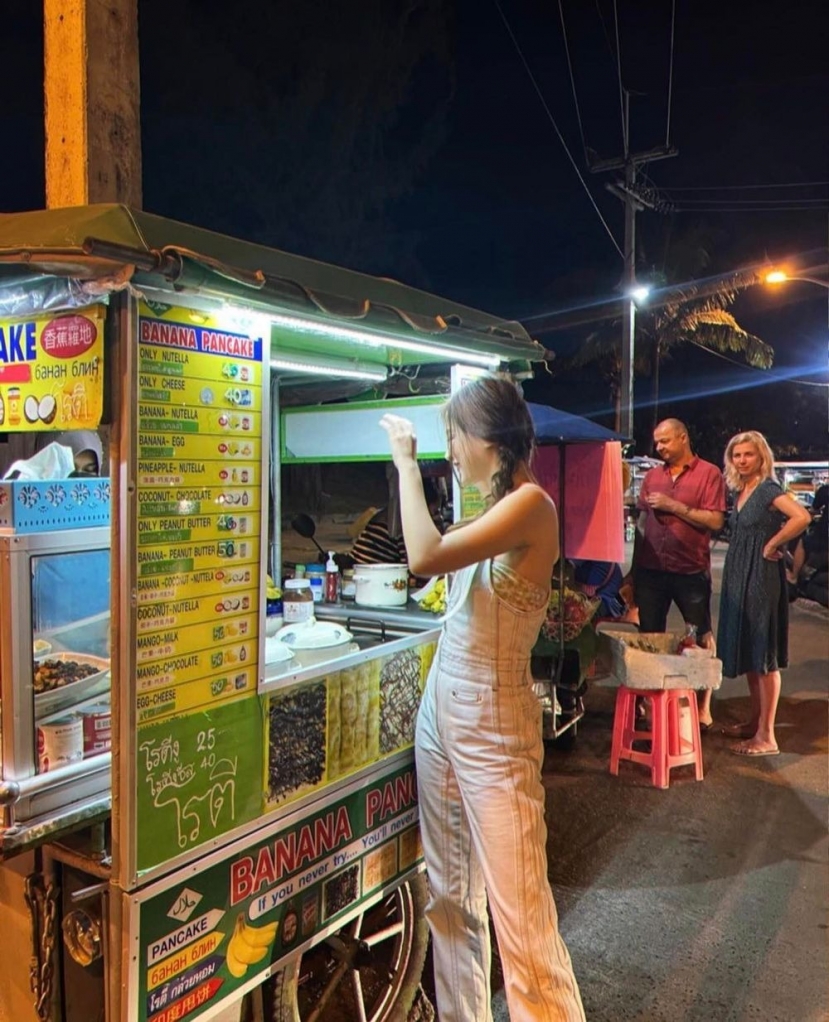Baifern Pimchanok đi chợ ăn hàng cũng có cả 'rổ' ảnh đẹp gây xao xuyến - Ảnh 3 Baifern Pimchanok đi chợ ăn hàng cũng có cả 'rổ' ảnh đẹp gây xao xuyến - Ảnh 3