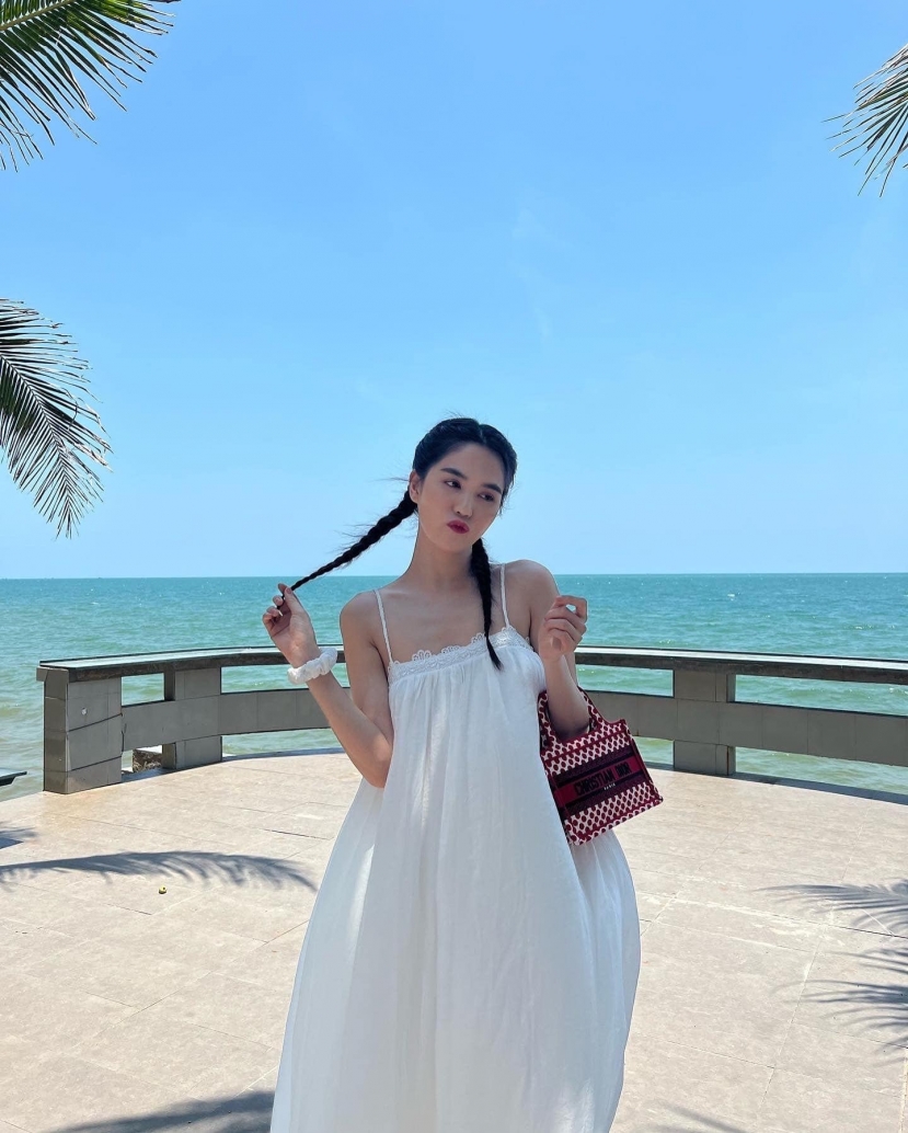 Thanh minh vụ dùng hàng fake còn bị khẩu nghiệp thêm, Ngọc Trinh khoe 'đi phơi nết' - Ảnh 7 Thanh minh vụ dùng hàng fake còn bị khẩu nghiệp thêm, Ngọc Trinh khoe 'đi phơi nết' - Ảnh 7