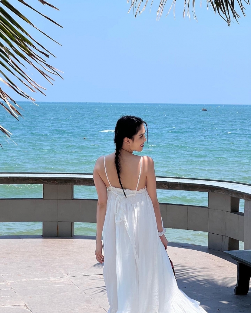 Thanh minh vụ dùng hàng fake còn bị khẩu nghiệp thêm, Ngọc Trinh khoe 'đi phơi nết' - Ảnh 6 Thanh minh vụ dùng hàng fake còn bị khẩu nghiệp thêm, Ngọc Trinh khoe 'đi phơi nết' - Ảnh 6