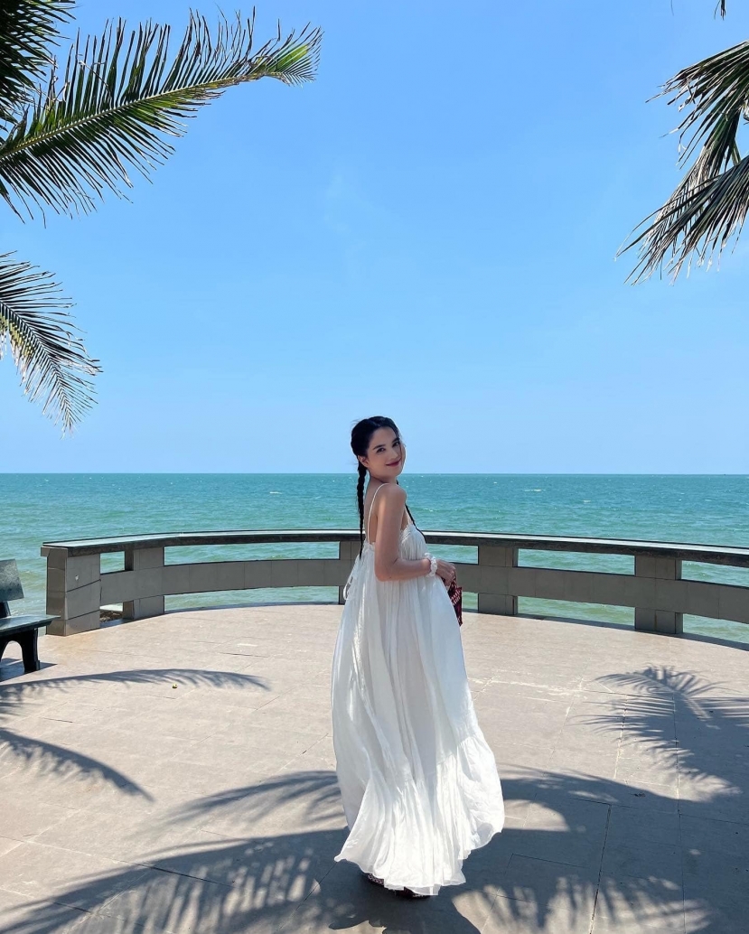 Thanh minh vụ dùng hàng fake còn bị khẩu nghiệp thêm, Ngọc Trinh khoe 'đi phơi nết' - Ảnh 4 Thanh minh vụ dùng hàng fake còn bị khẩu nghiệp thêm, Ngọc Trinh khoe 'đi phơi nết' - Ảnh 4