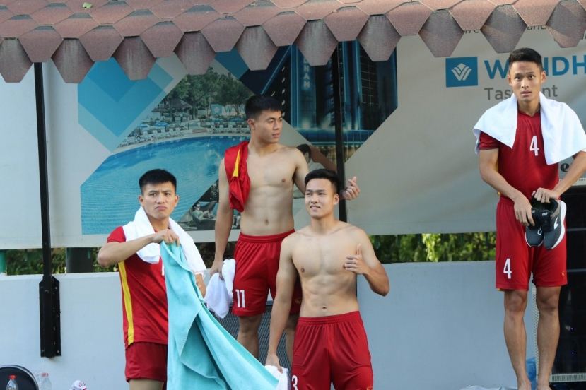 Chiêm ngưỡng màn lột body đẹp từng centimet của dàn cầu thủ U23 Việt Nam - Ảnh 1 Chiêm ngưỡng màn lột body đẹp từng centimet của dàn cầu thủ U23 Việt Nam - Ảnh 1