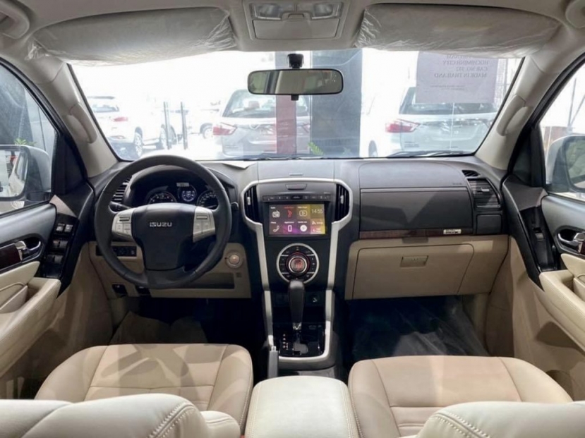 Isuzu mu-X giảm giá sâu, sẵn sàng thay thế Fortuner trên đường đua xe dịch vụ - Ảnh 3 Isuzu mu-X giảm giá sâu, sẵn sàng thay thế Fortuner trên đường đua xe dịch vụ - Ảnh 3