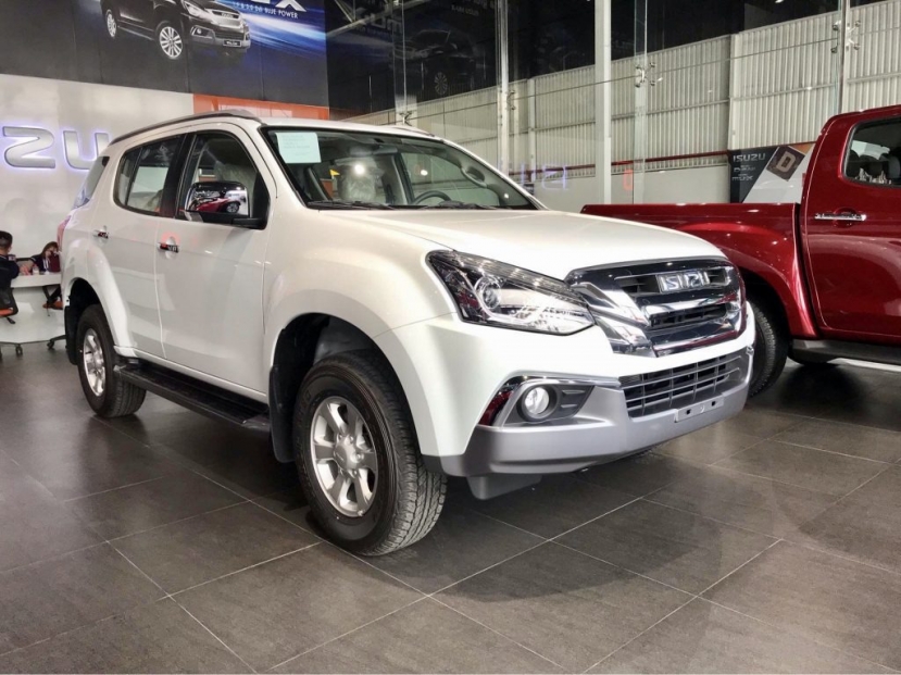 Isuzu mu-X giảm giá sâu, sẵn sàng thay thế Fortuner trên đường đua xe dịch vụ - Ảnh 1 Isuzu mu-X giảm giá sâu, sẵn sàng thay thế Fortuner trên đường đua xe dịch vụ - Ảnh 1
