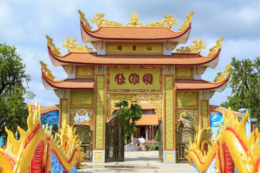 Showbiz 24h: Công trình trăm tỷ của Hoài Linh bất ngờ hoạt động; Thùy Tiên hé lộ bộ quốc phục ‘độc lạ’ - Ảnh 1 Showbiz 24h: Công trình trăm tỷ của Hoài Linh bất ngờ hoạt động; Thùy Tiên hé lộ bộ quốc phục ‘độc lạ’ - Ảnh 1