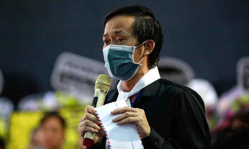 Showbiz 24h: Danh tính người chồng 'vũ lực' với Khả Trang; Hoài Linh bất ngờ hành động trong ngày giỗ đầu Chí Tài - Ảnh 2 Showbiz 24h: Danh tính người chồng 'vũ lực' với Khả Trang; Hoài Linh bất ngờ hành động trong ngày giỗ đầu Chí Tài - Ảnh 2