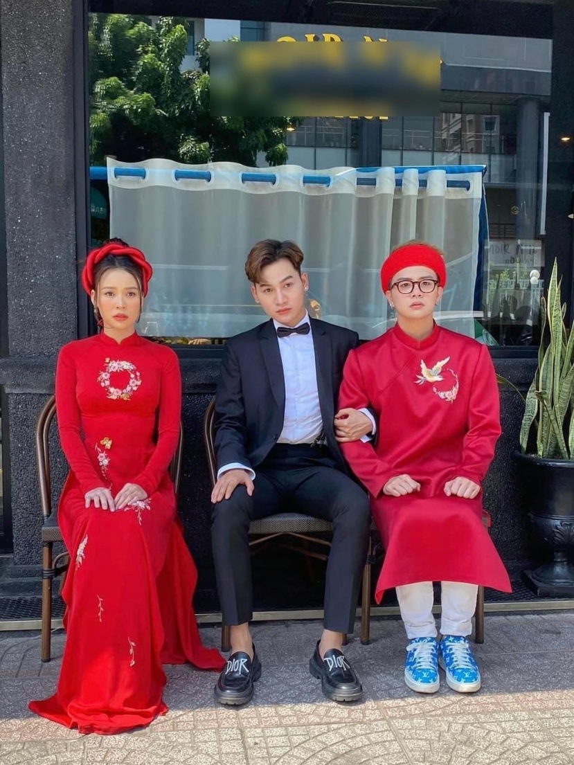 Showbiz 21/3: Hiền Hồ tay trong tay ‘anh em nương tựa’ đi xem đất, Sam bất ngờ thông báo hỷ sự - Ảnh 3 Showbiz 21/3: Hiền Hồ tay trong tay ‘anh em nương tựa’ đi xem đất, Sam bất ngờ thông báo hỷ sự - Ảnh 3