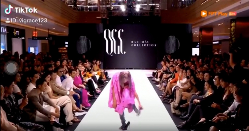 Nổi lên trào lưu TikToker đi làm model, không có trình độ vẫn 'đổ bộ' sàn runway? - Ảnh 2 Nổi lên trào lưu TikToker đi làm model, không có trình độ vẫn 'đổ bộ' sàn runway? - Ảnh 2