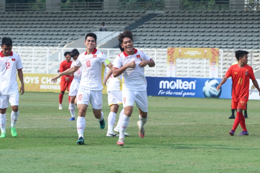 Văn Khang và Quốc Việt tỏa sáng giúp U19 Việt Nam đánh bại Myanmar. Ảnh: Inerrnet Văn Khang và Quốc Việt tỏa sáng giúp U19 Việt Nam đánh bại Myanmar. Ảnh: Inerrnet