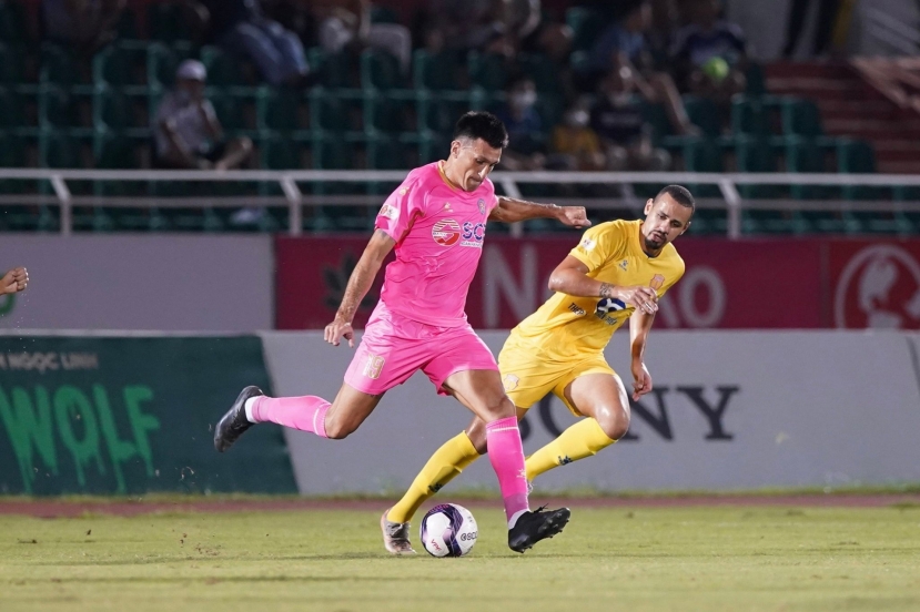 Nam Định (vàng) chia điểm đáng tiếc trước Sài Gòn FC. Ảnh: Internet Nam Định (vàng) chia điểm đáng tiếc trước Sài Gòn FC. Ảnh: Internet