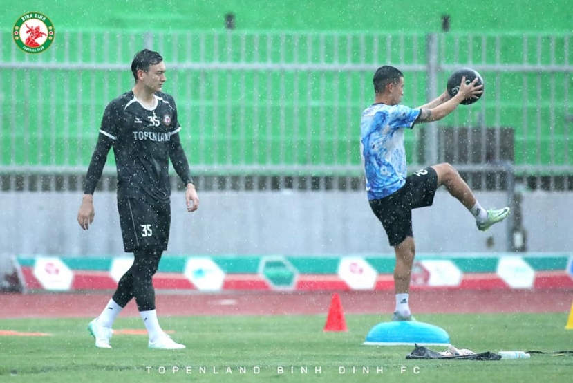 Văn Lâm có thể ra sân ở trận Hà Nội FC vs Bình Định vòng 15 V-League? - Ảnh 1 Văn Lâm có thể ra sân ở trận Hà Nội FC vs Bình Định vòng 15 V-League? - Ảnh 1