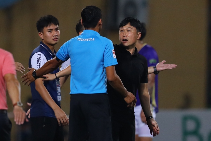 HLV Hà Nội FC chưa hài lòng về công tác trọng tài tại V-League. Ảnh: Internet HLV Hà Nội FC chưa hài lòng về công tác trọng tài tại V-League. Ảnh: Internet