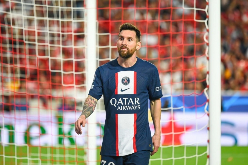 Messi dính chấn thương ở trận gặp Benfica. Ảnh: Internet Messi dính chấn thương ở trận gặp Benfica. Ảnh: Internet
