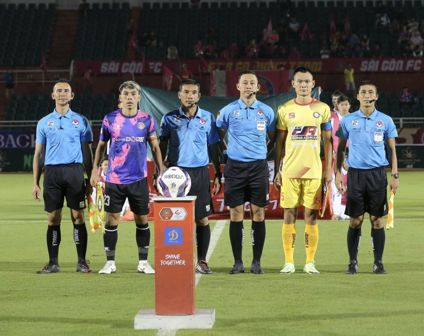 Trọng tài FIFA Ngô Duy Lân khả năng cao sẽ không được cầm còi ở vòng 19 V-League. Ảnh: Internet Trọng tài FIFA Ngô Duy Lân khả năng cao sẽ không được cầm còi ở vòng 19 V-League. Ảnh: Internet