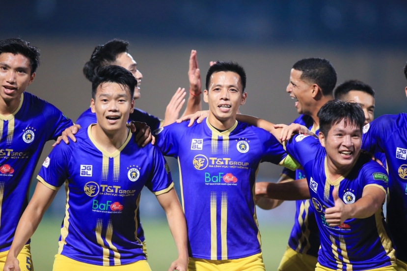 Hà Nội FC cũng cố vững chắc ngôi đầu bảng sau thắng lợi trước Nam Định. Ảnh: Internet Hà Nội FC cũng cố vững chắc ngôi đầu bảng sau thắng lợi trước Nam Định. Ảnh: Internet